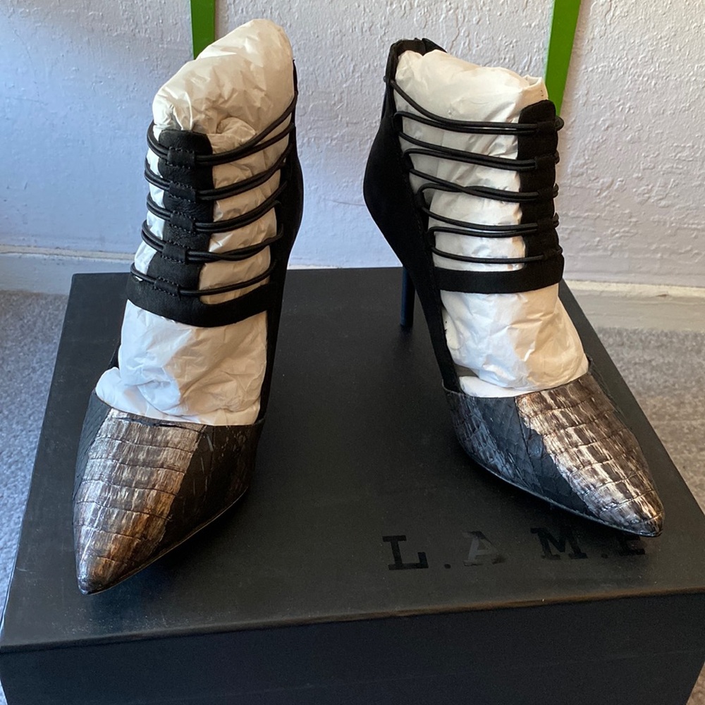 L.a.m.b May Snake- Caged Pump Black Gunmetal. Size 5-1/2